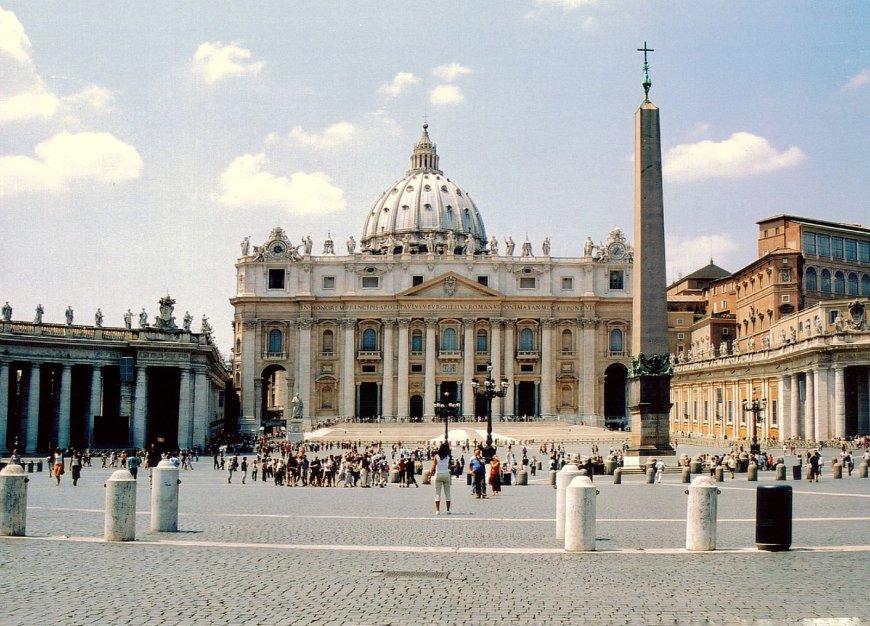 Que elementos clássicos tornam a arquitetura italiana tão encantadora? Embarque conosco em uma jornada para explorar o fascínio por trás da beleza arquitetônica italiana.